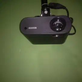 Projector Cheerlux dan layar Projector 4 : 3