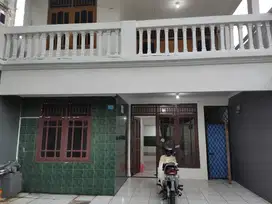 DI JUAL RUMAH 2 LANTAI TANPA PERANTARA BISA NEGO