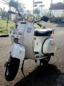 Vespa PS TV kotak 1982 banci Istimewa antik