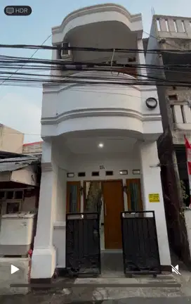 Dikontrakan rumah 3 lantai di tebet lokasi strategis