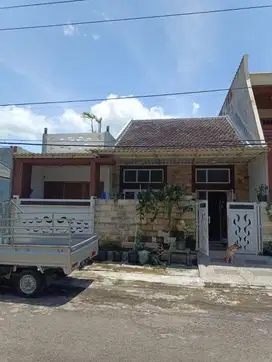 Rumah murah terawat siap huni 4 kamar sawojajar malang