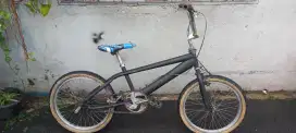 Sepeda bmx frestyle uk 20 siap pakai
