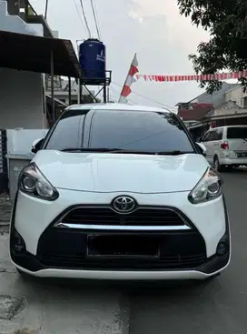 Sienta putih th 2016 plat B