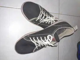 sepatu hitam pria masih bagus minus kotak