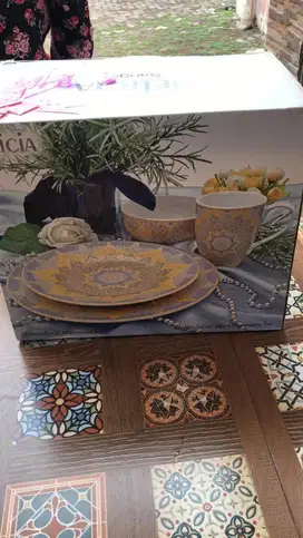 1 set (16pc) piring makan dan gelas motif merk delicia