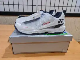 Sepatu badminton yonex Voltrex ukuran 42