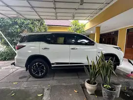 Toyota Fortuner VRZ 2021 Bensin GR Sport Putih Pearl