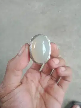 Batu anggur Kharisma.
