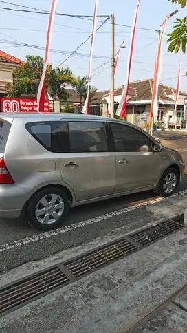 Nissan Livina 2010 Bensin