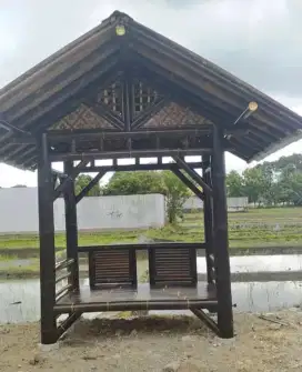 Gazebo bambu kombinasi hitam