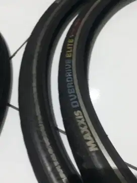 Set roda (velg, ban dan jari jari)