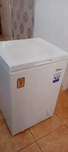 Freezer merk midea