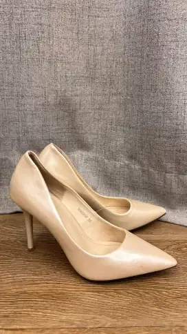 Dijual (preloved) Heels OLAVIS MADAM pansus doff pumps hak 9 cm