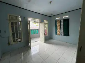 Dijual rumah strategis bangunan full bata merah
