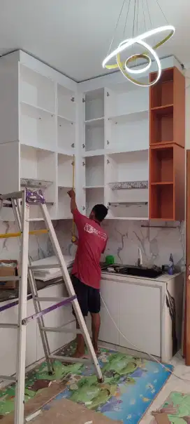 DI BUTUHKAN TUKANG KAYU HPL ATAU KENEK.