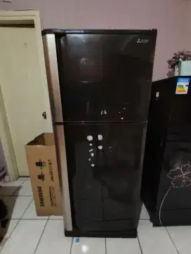 Freezer bekas kondisi baik