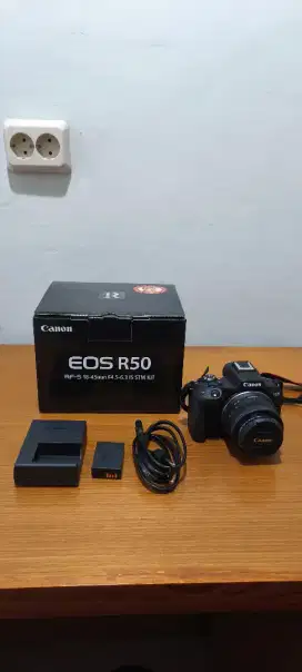 Canon EOS R50 kit 18-45 mm FULLSET