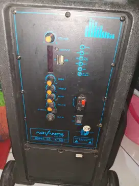 Speaker karaoke dorong merek advance type k1501 kondisi sesuai gambar,