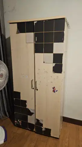Lemari pakaian kayu