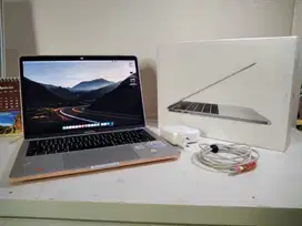 Macbook Pro 2019 13 inch Touchbar i5 8GB 256