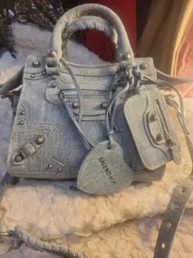Tas selempang balenciaga neo cagole denim