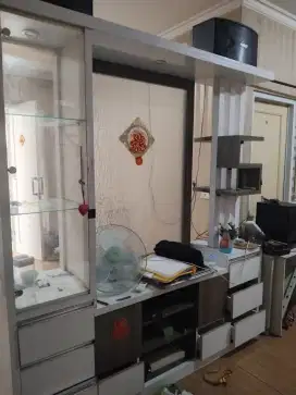Lemari pajangan TV bupet