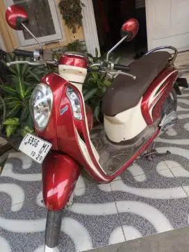 Honda Scoopy merah
