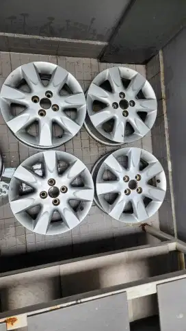 Velg Nissan March Gen 1