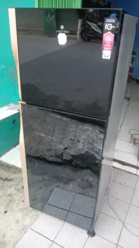 Dijual kulkas Polytron Belleza mewah dan elegan siap pakai normal