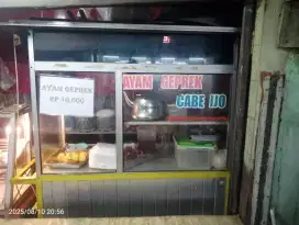 Etalase dengan roda