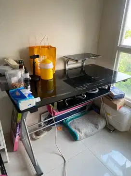 Meja kaca kerja informa