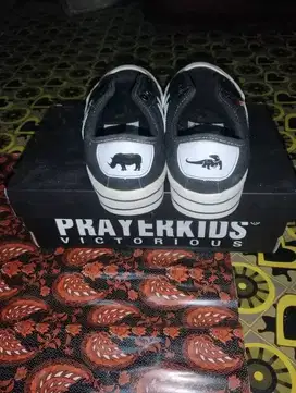 SEPATU PRAYERKIDS UKURAN 40 WARNA HITAM