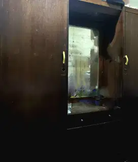 Lemari pakaian semi jati
