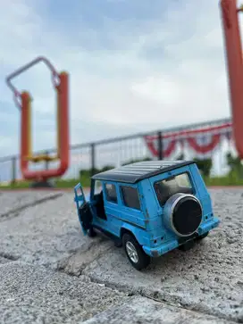 Paket Diecast Mercedes-Benz G-Class & Traktor Merah