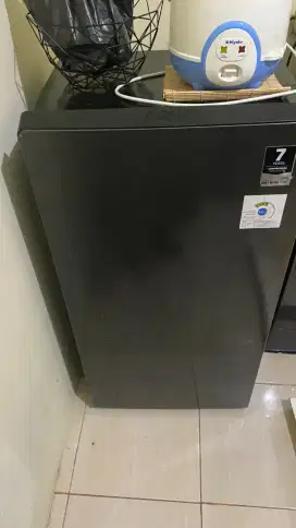DIJUAL Kulkas AQUA 1 pintu AQR-D185(MDS)