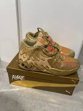 Sepatu basket MB.04 Golden
