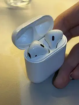 Apple Airpods (2nd gen)