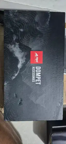 DOMPET KULIT, BEKAS MERK REI