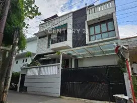 Rumah  Modern 3,5 Lantai Di Kemang Selatan Jakarta Selatan
