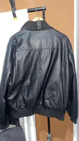 Jaket kulit Aigner