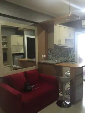 The green pramuka city apartemen 2 kamar furnish sewa tahunan