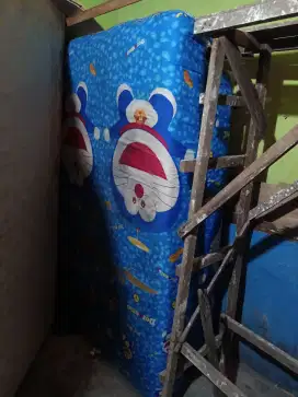 Di jual aja dari pada keletak kasur Sorong lkp minis sobek aja