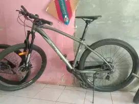 Sepeda gunung merek triil