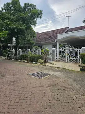 Di Jual Rumah Luas Posisi hook 10 Menit Ke Pintu Tol Cibubur