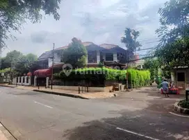 Rumah di Pulomas 2.5 Lantai - Bisa untuk Usaha!