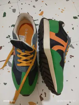 Sepatu Running size 43