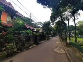 Rumah depan taman di kawasan senayan pakubuwono jaksel