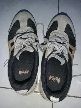 Sepatu Onitsuka