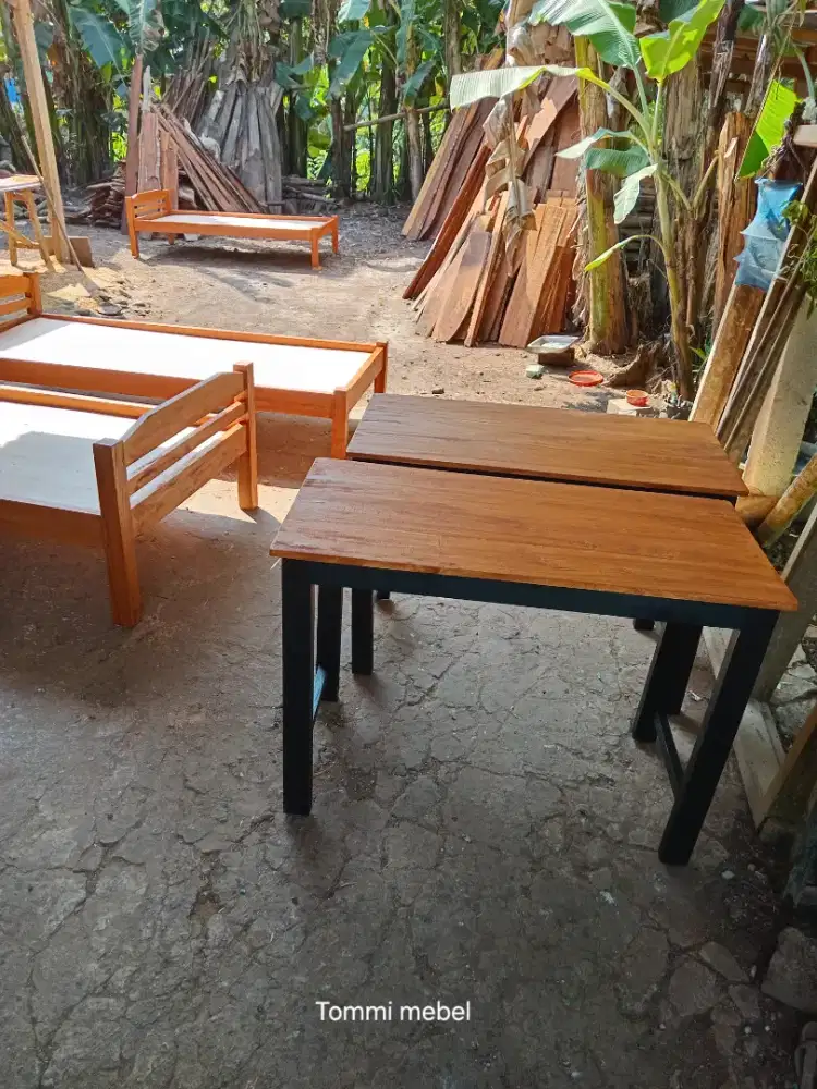 Meja kayu serbaguna