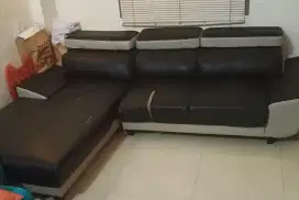 Sofa Titov bekas